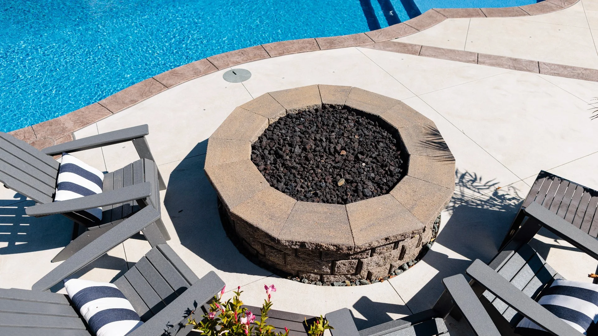 What's the Difference Between Fire Pits & Fire Tables?