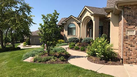 Cleanly maintained landscape beds in Elkhorn, NE.